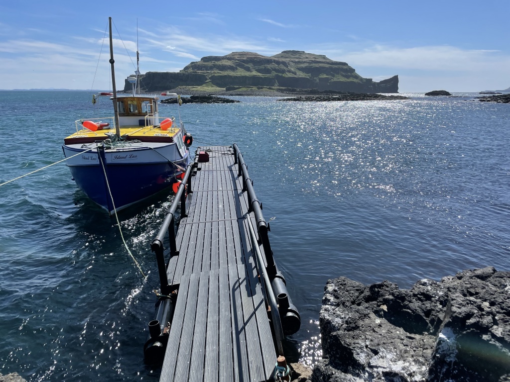 Island Lass at Sgeir a Chaisteil